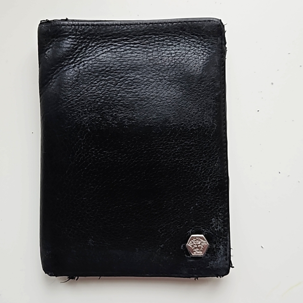 GIANNI VERSACE BLACK LEATHER WALLET FOR MEN RETAILS $498